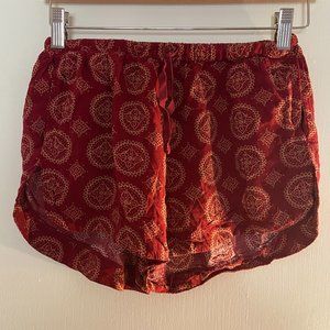 pretty flowy brandy melville shorts!